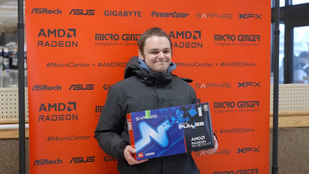 6-1024x576 Micro Center: Filas GIGANTESCAS Pela AMD RX 9070 XT. Gamers Dão SHOW de ANTECIPAÇÃO e Sinalizam MUDANÇA no Jogo das GPUs.